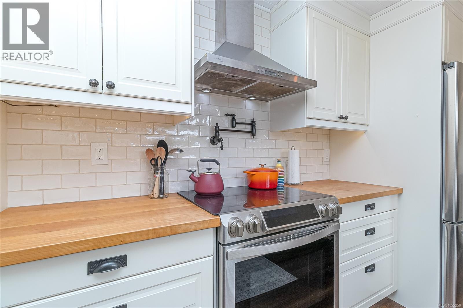 1892 Swartz Bay Rd, North Saanich