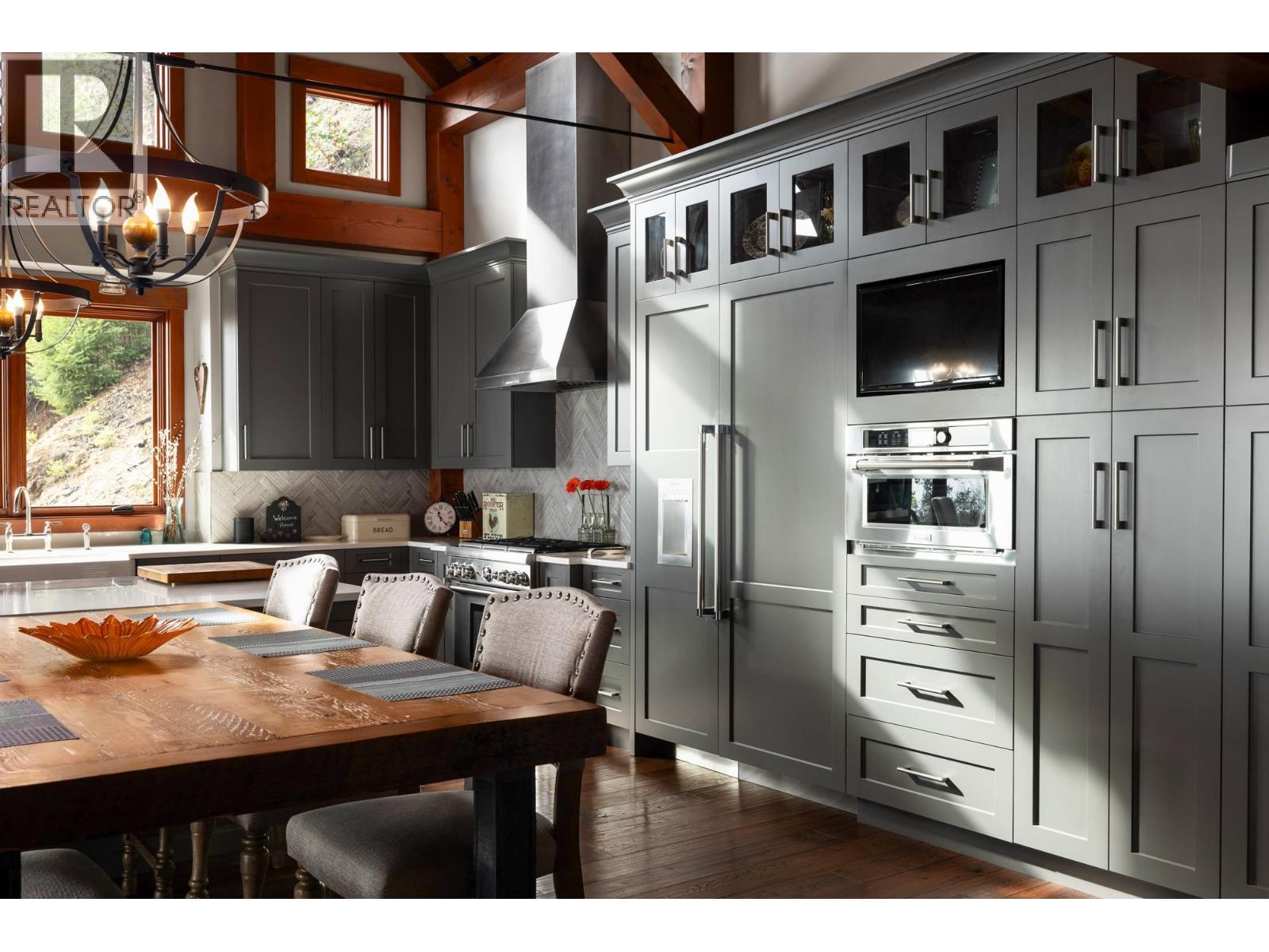 800 TAYLOR ROAD, Bowen Island