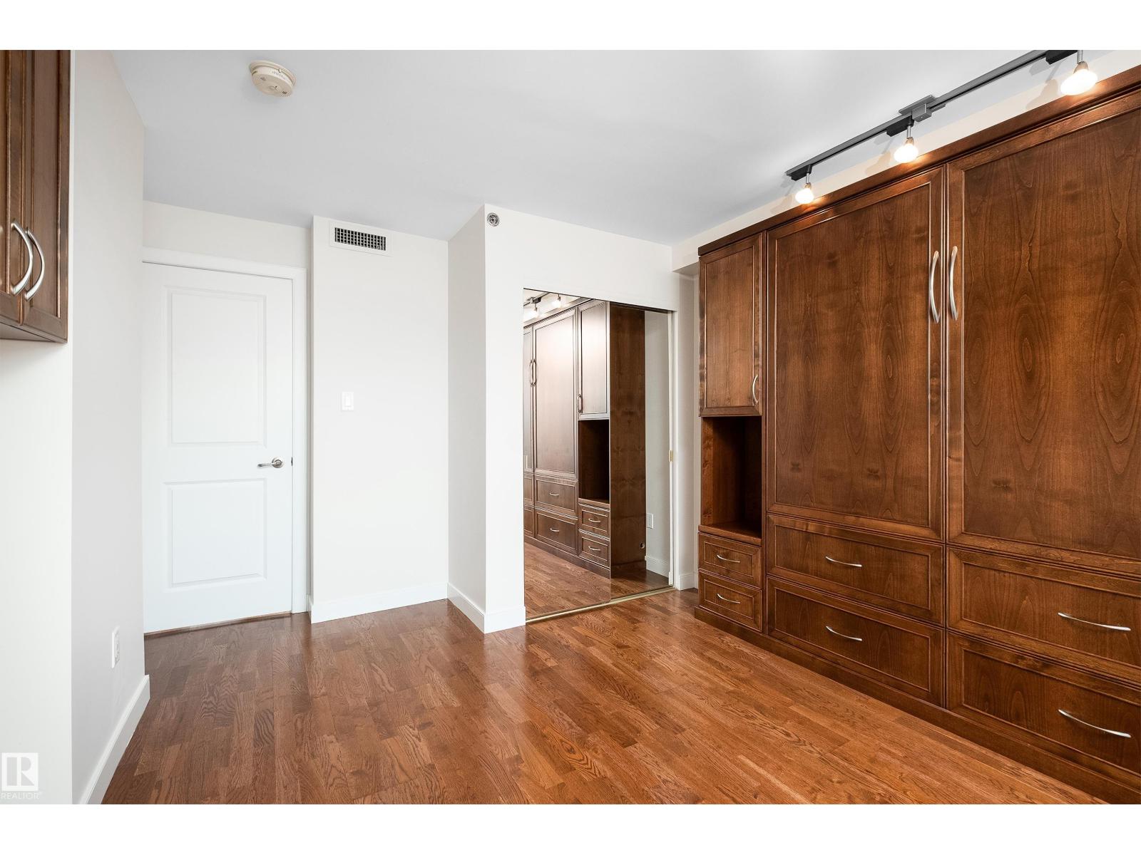 #1402 10731 Saskatchewan DR NW, Edmonton