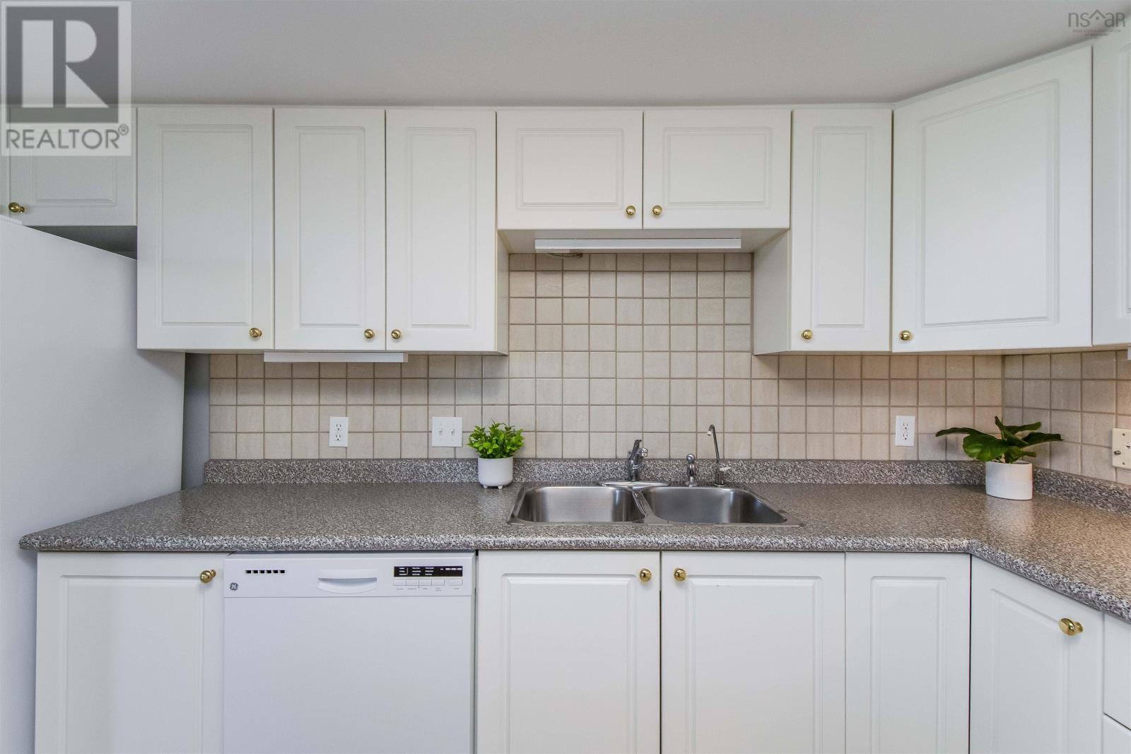 Property 20 of 45 of 108 40 Regency Park Drive