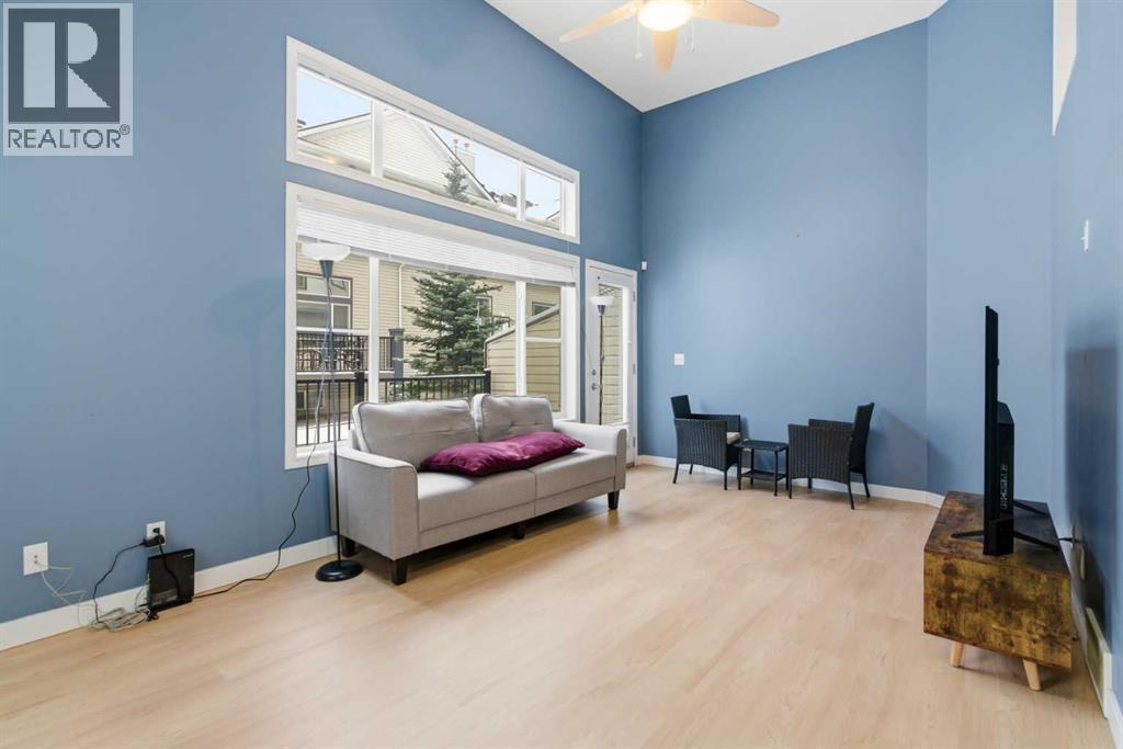 Single Family House 4 Level for Sale in  Everhollow Heights SW Evergreen Calgary 