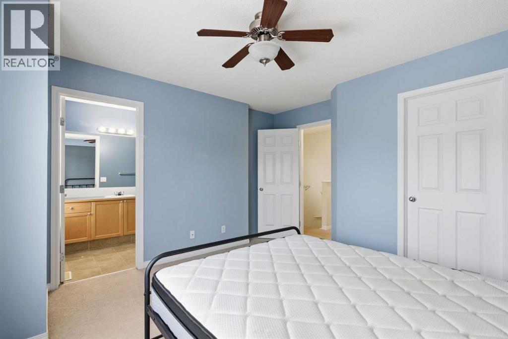 Single Family House 4 Level for Sale in  Everhollow Heights SW Evergreen Calgary 