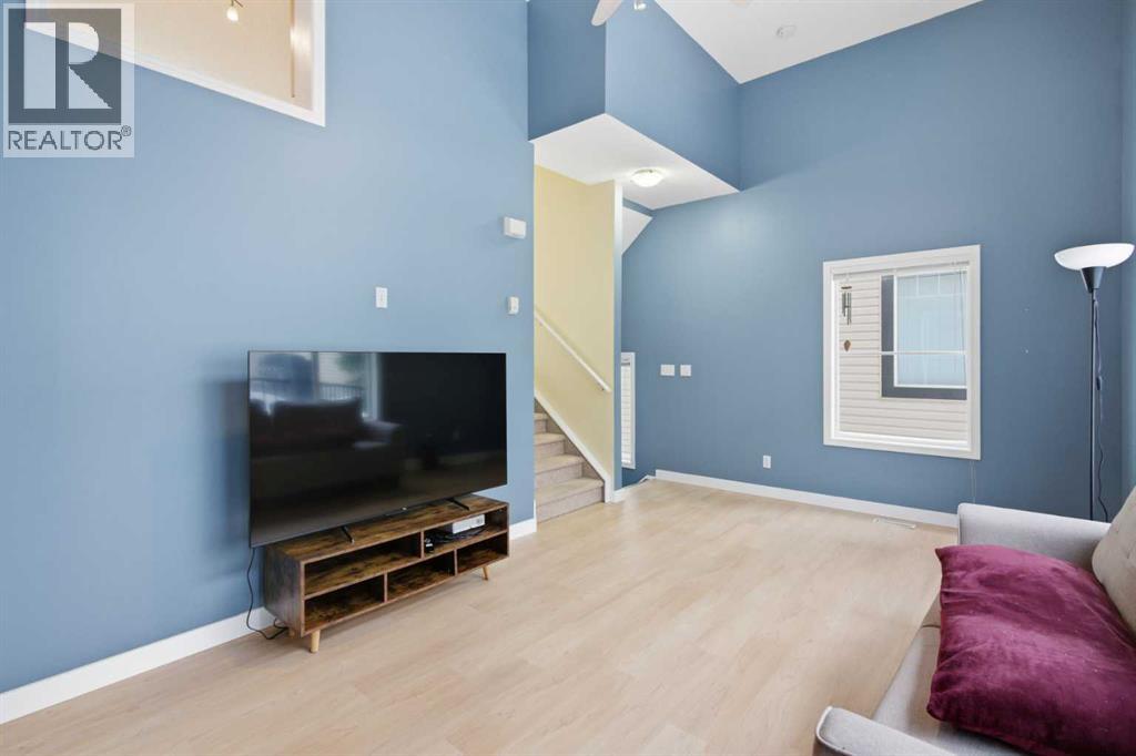 Single Family House 4 Level for Sale in  Everhollow Heights SW Evergreen Calgary 