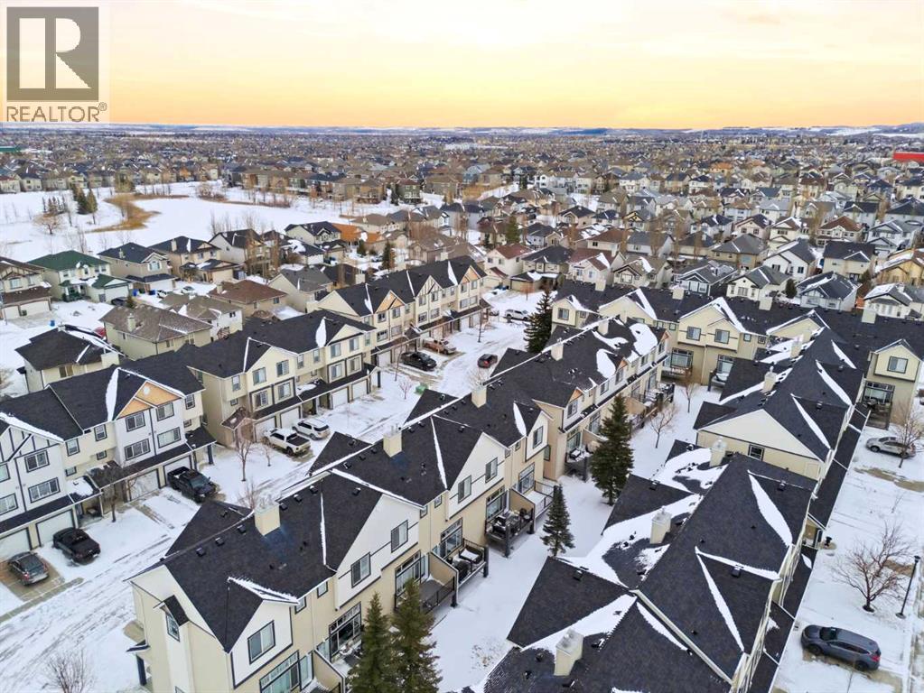 Single Family House 4 Level for Sale in  Everhollow Heights SW Evergreen Calgary 