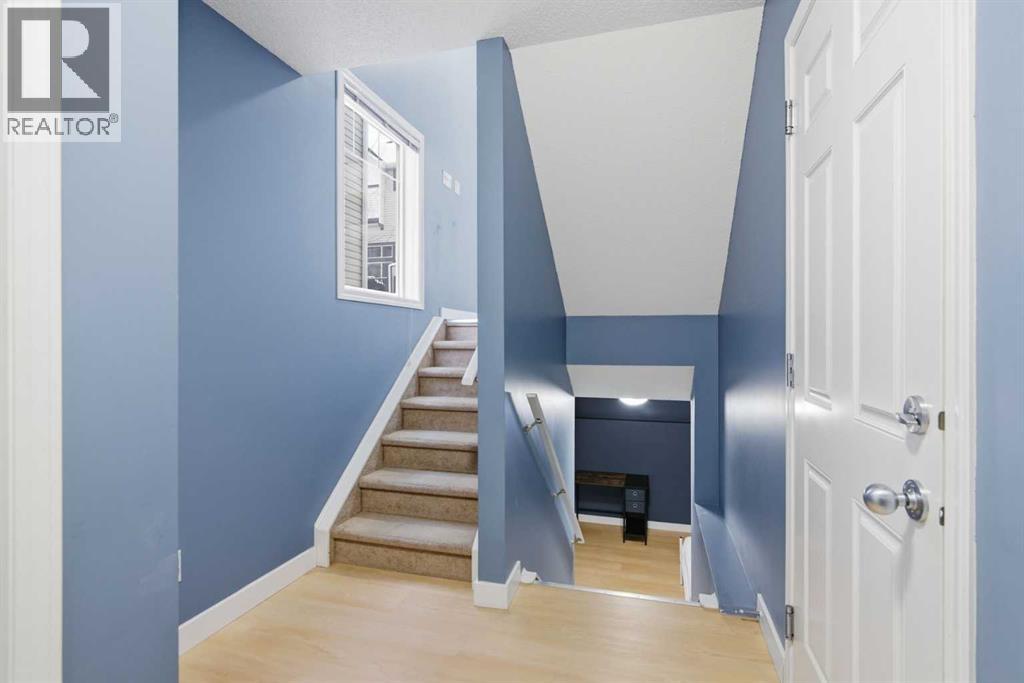 Single Family House 4 Level for Sale in  Everhollow Heights SW Evergreen Calgary 