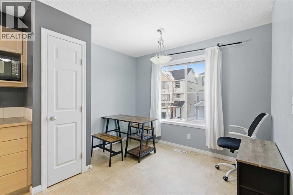 Single Family House 4 Level for Sale in  Everhollow Heights SW Evergreen Calgary 