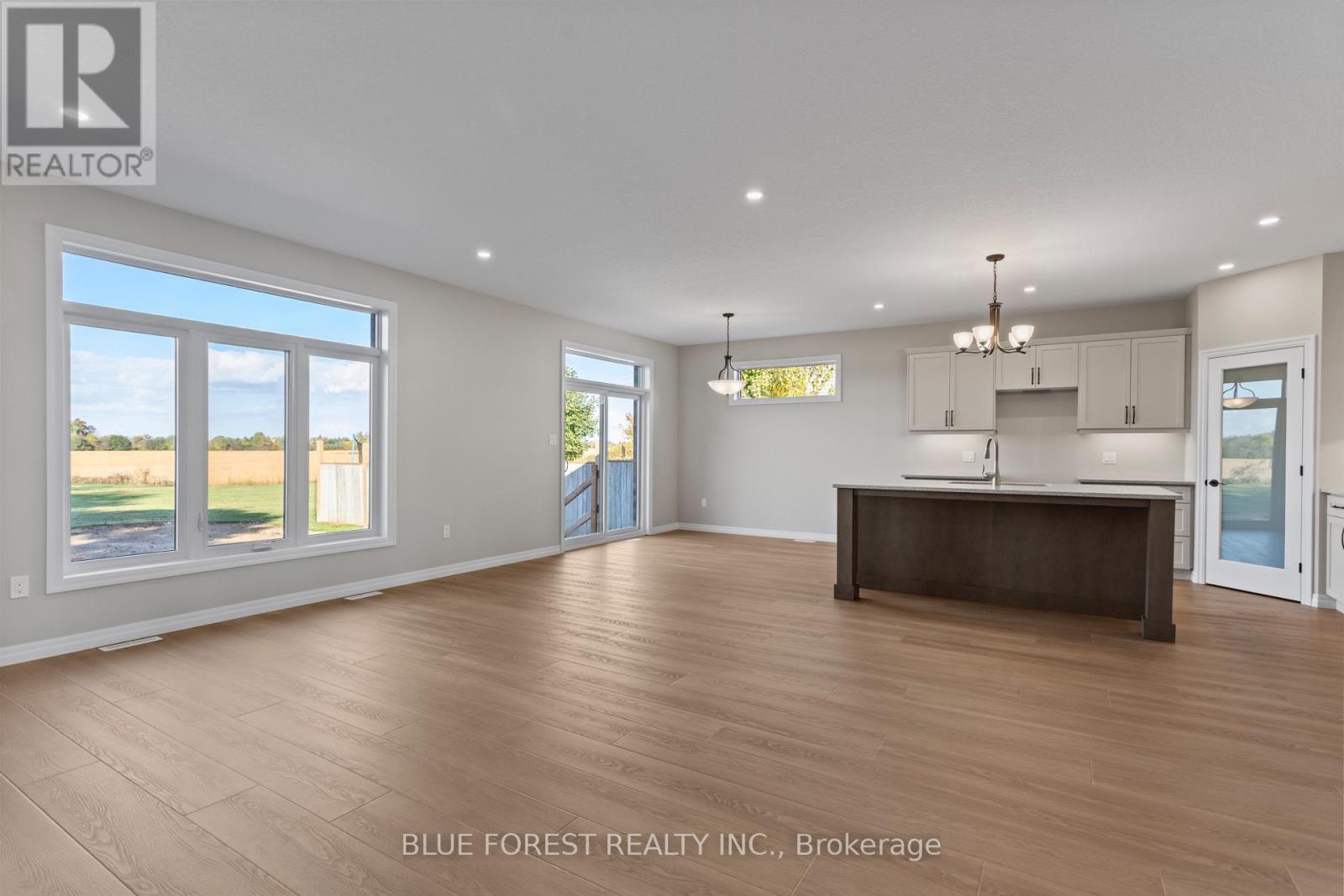 Single Family House Bungalow for Sale in  SNYDERS AVENUE Central Elgin (Belmont) 