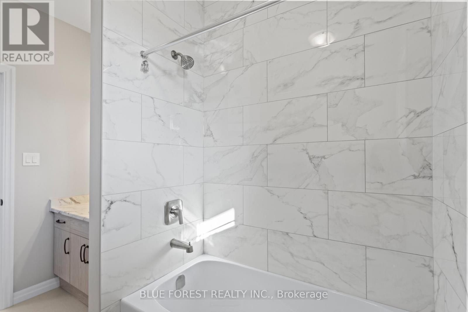 Single Family House Bungalow for Sale in  SNYDERS AVENUE Central Elgin (Belmont) 