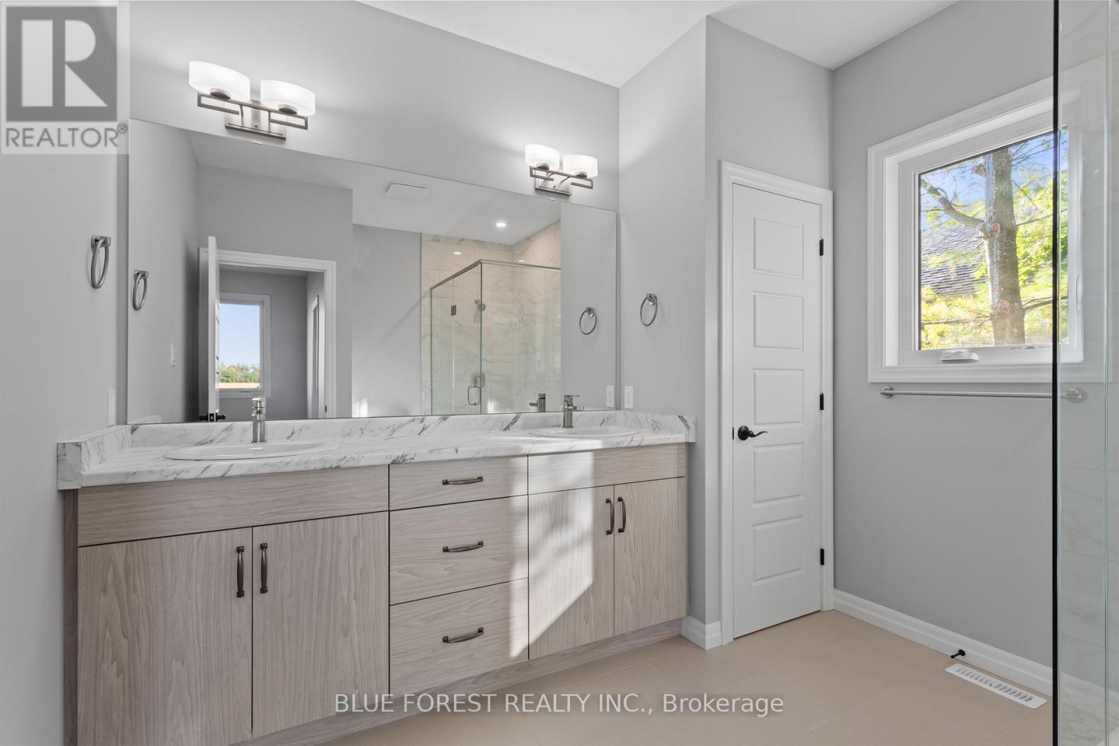 Single Family House Bungalow for Sale in  SNYDERS AVENUE Central Elgin (Belmont) 