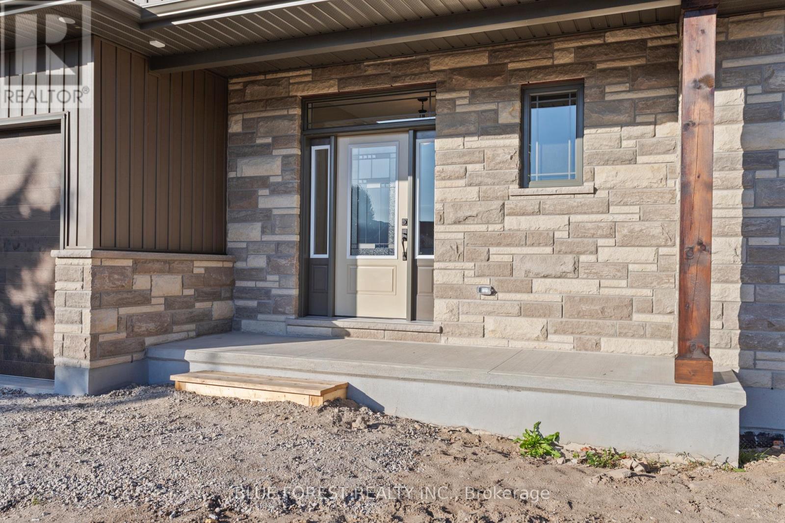 Single Family House Bungalow for Sale in  SNYDERS AVENUE Central Elgin (Belmont) 