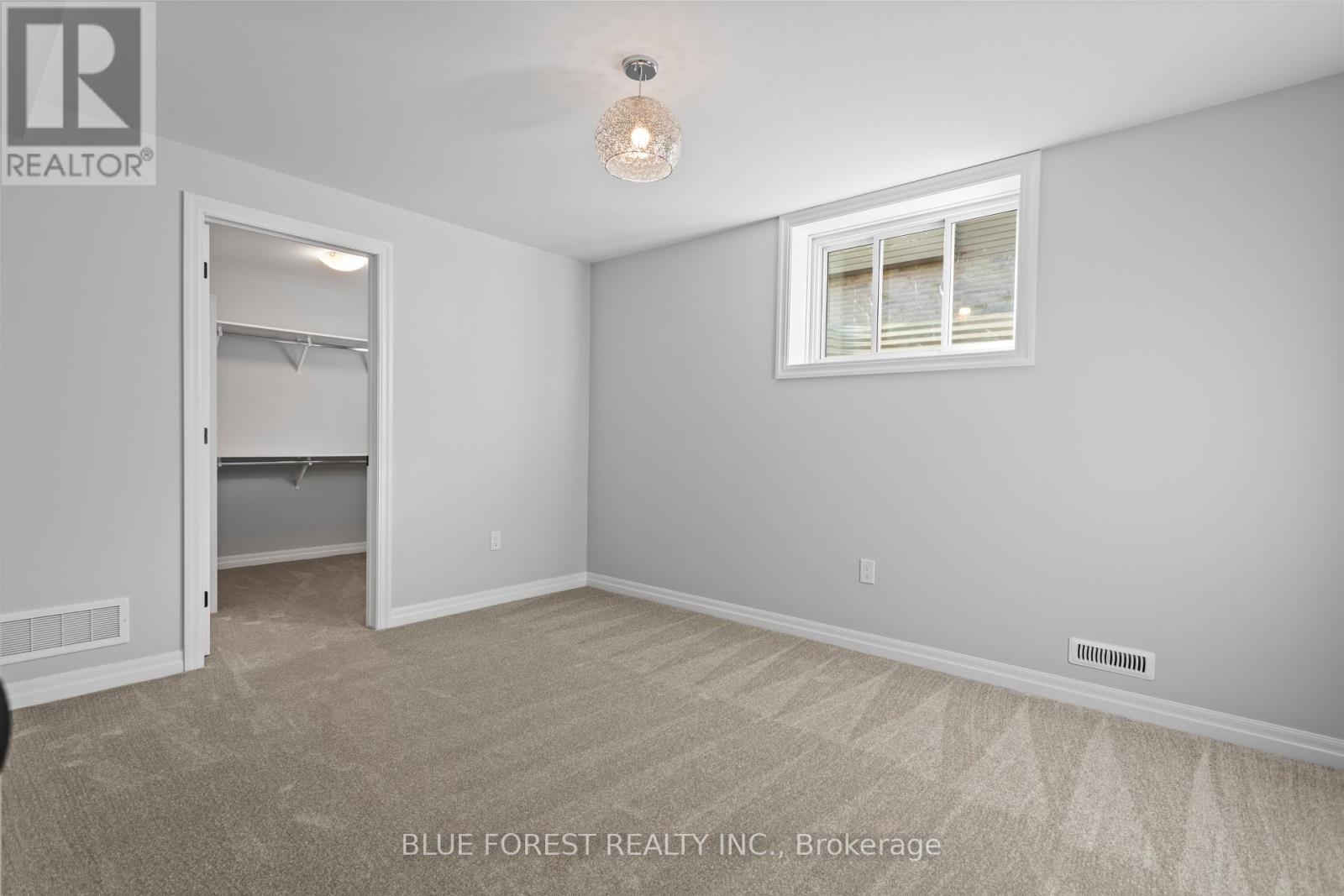 Single Family House Bungalow for Sale in  SNYDERS AVENUE Central Elgin (Belmont) 