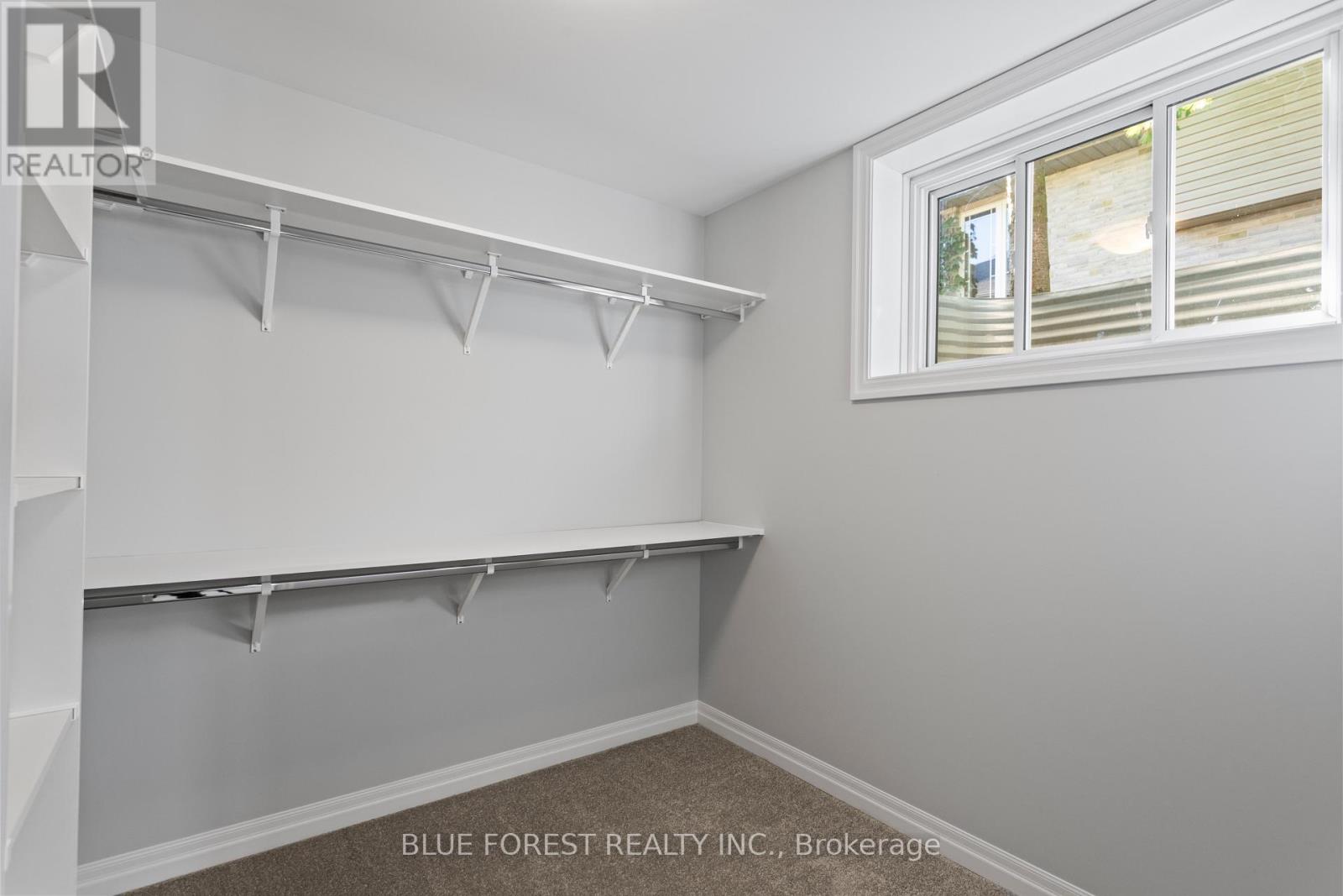 Single Family House Bungalow for Sale in  SNYDERS AVENUE Central Elgin (Belmont) 