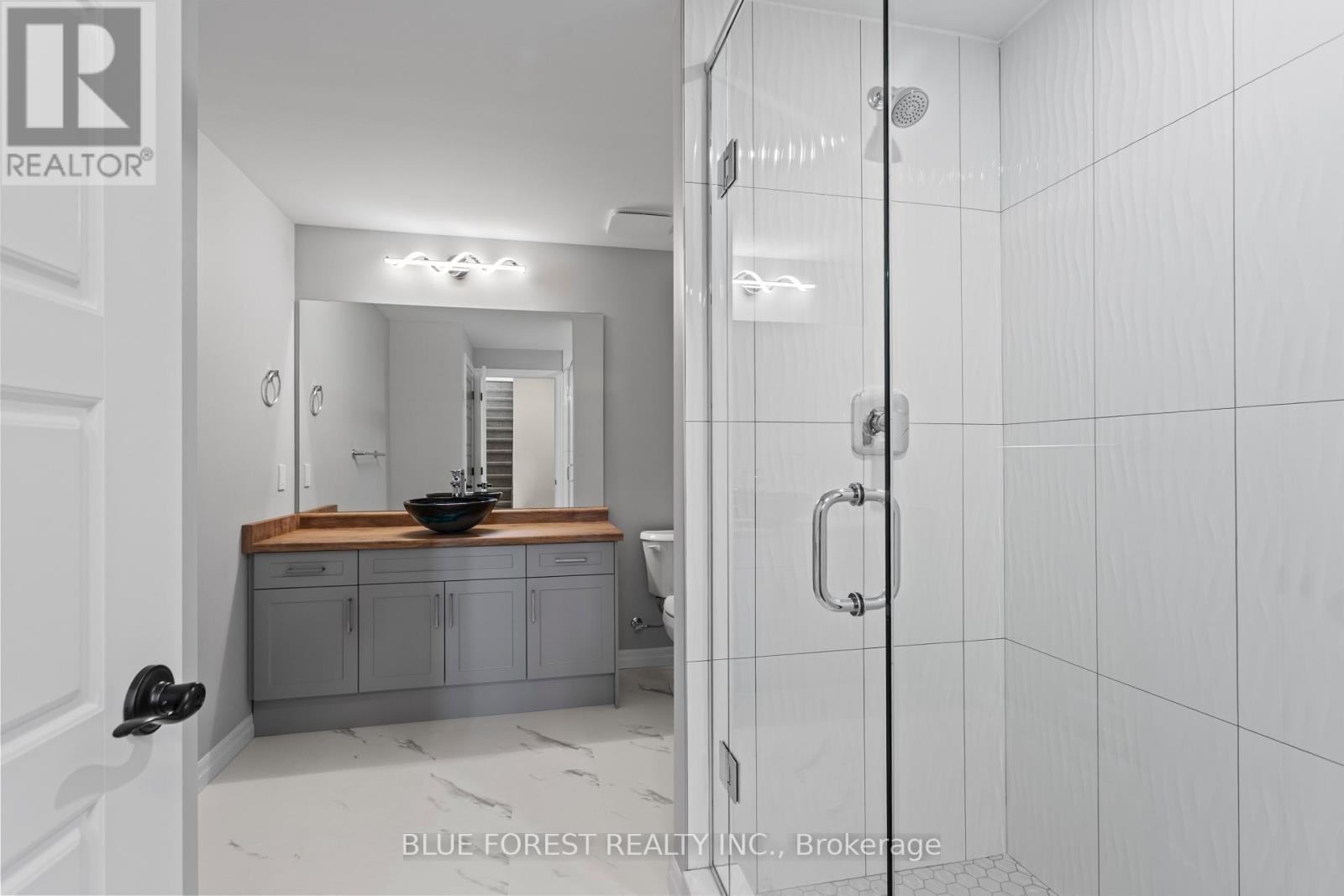 Single Family House Bungalow for Sale in  SNYDERS AVENUE Central Elgin (Belmont) 