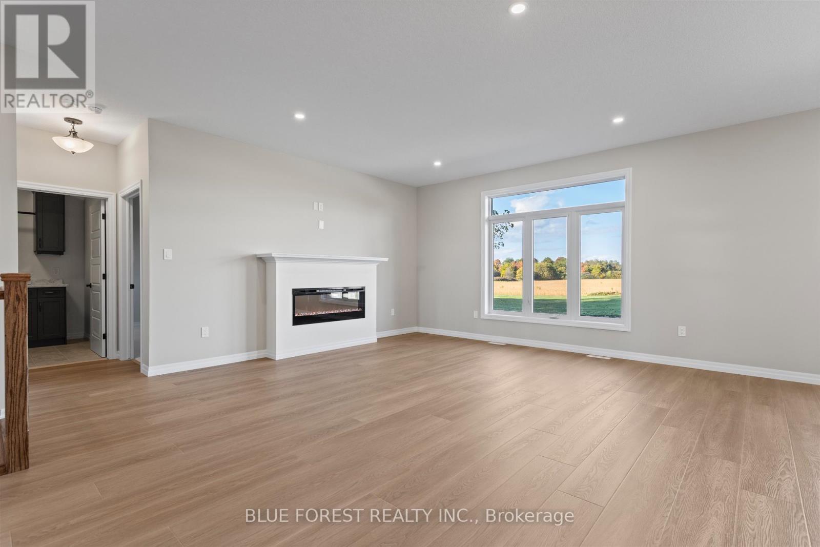 Single Family House Bungalow for Sale in  SNYDERS AVENUE Central Elgin (Belmont) 