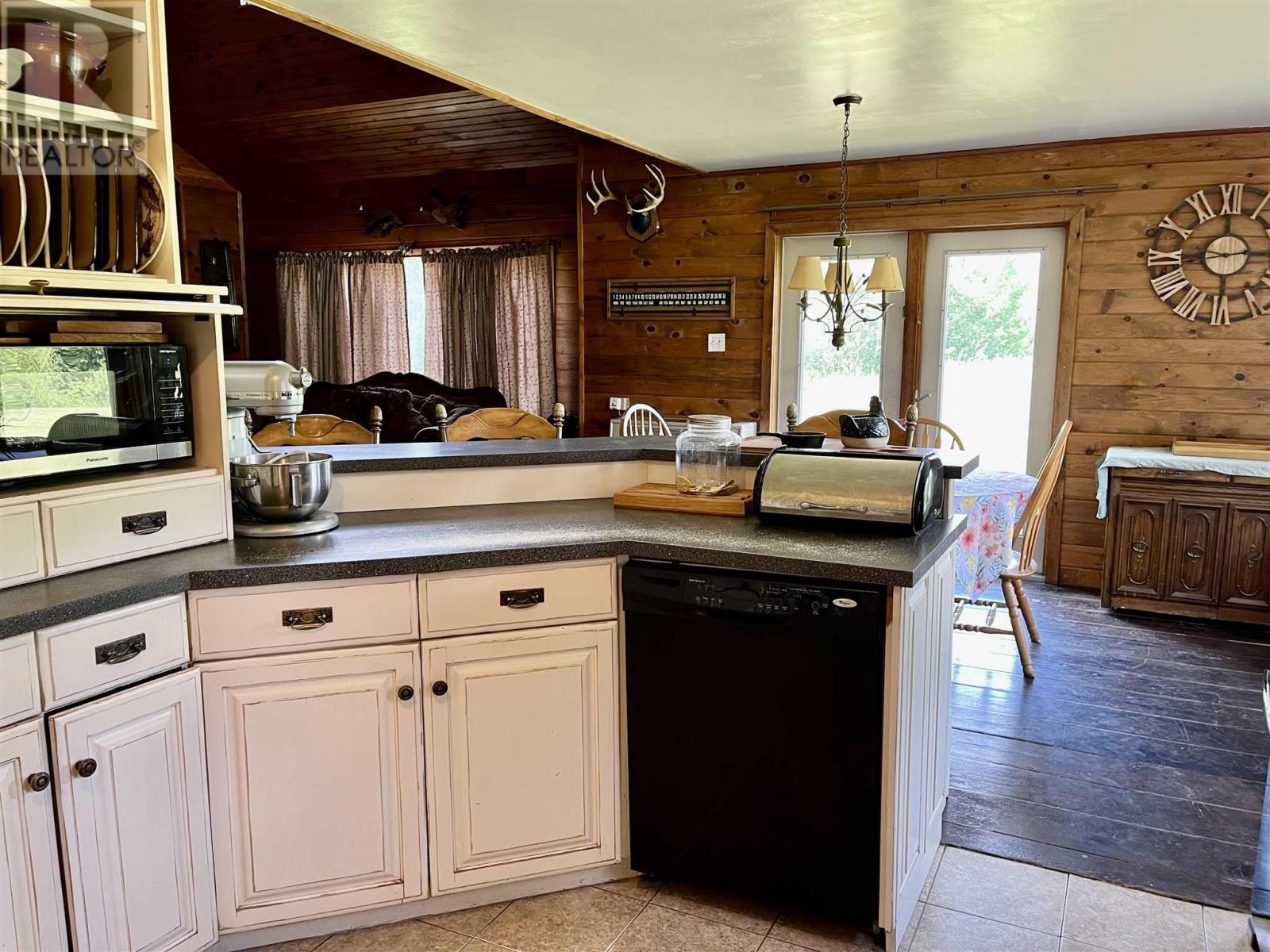 619 CAMERON ROAD - 8