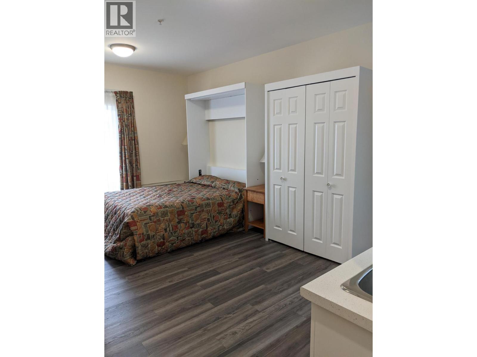 6203 Willow Avenue, Summerland