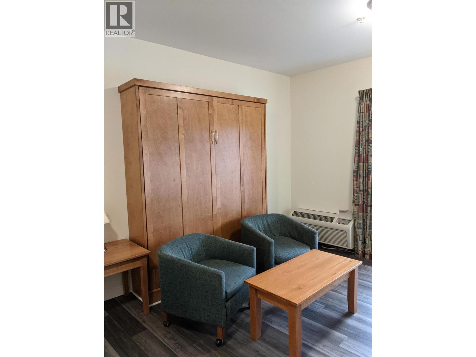 6203 Willow Avenue, Summerland