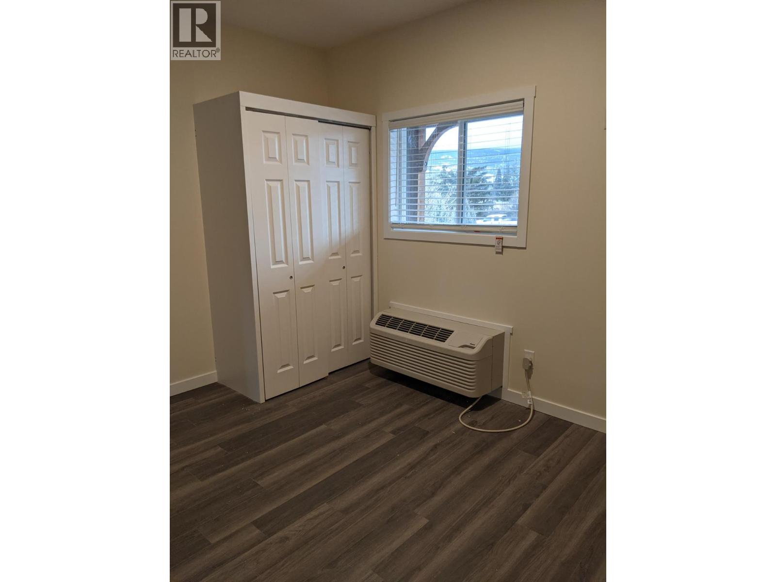 6203 Willow Avenue, Summerland