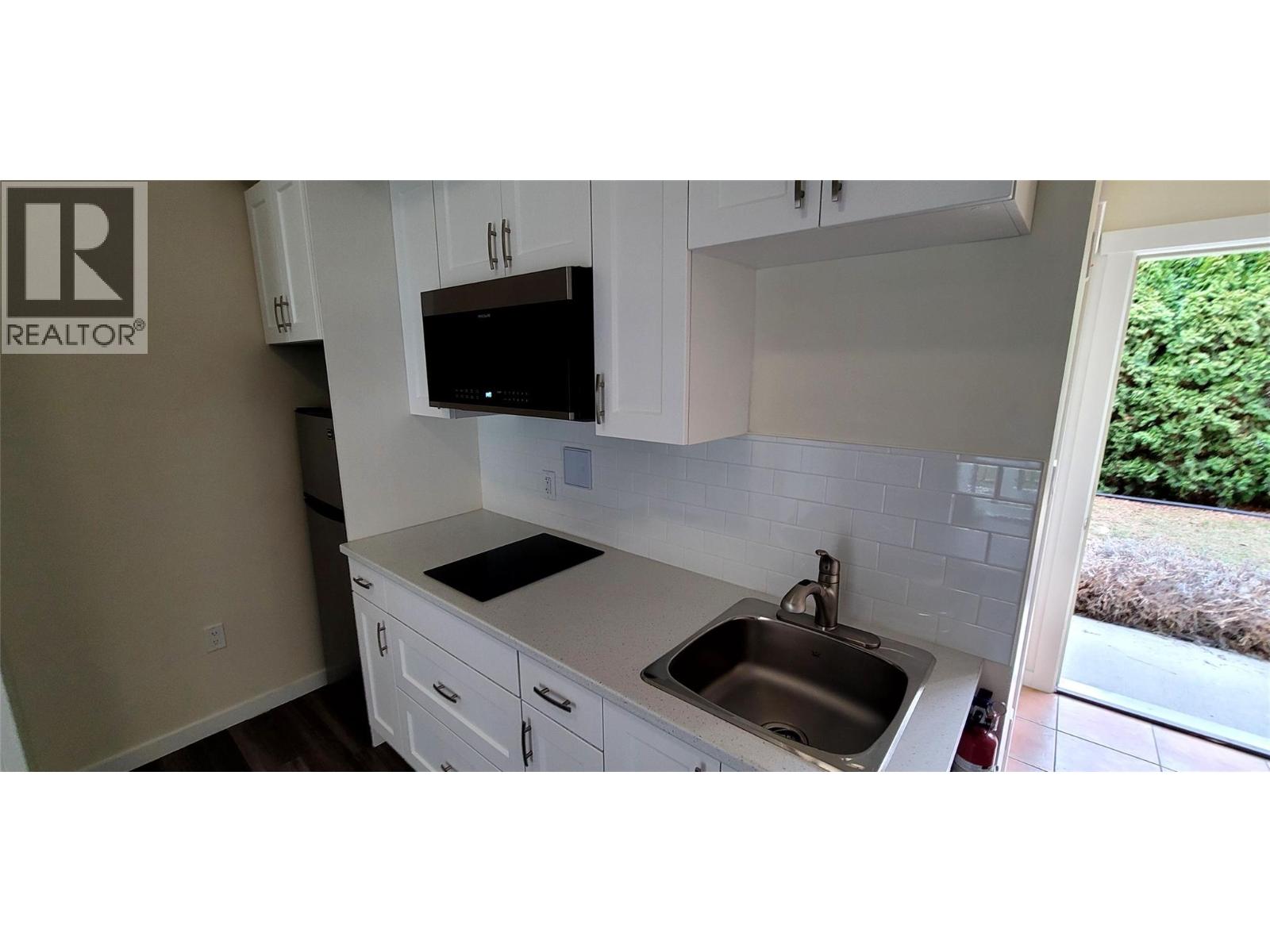 6203 Willow Avenue, Summerland