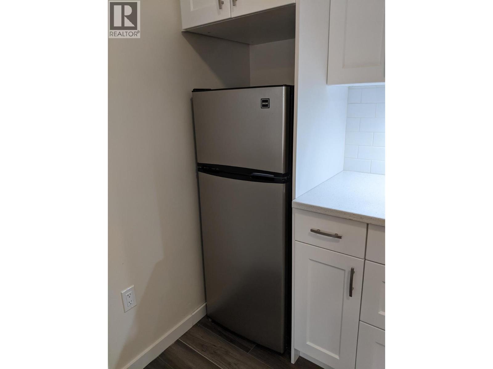 6203 Willow Avenue, Summerland