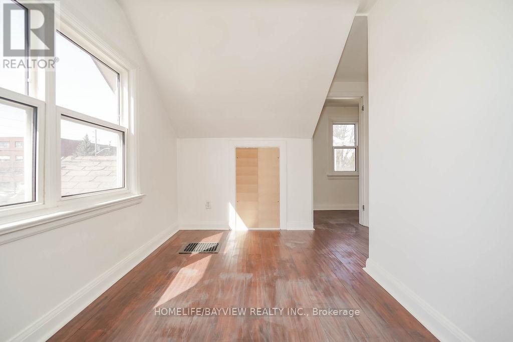 187 PARK ROAD S - 41