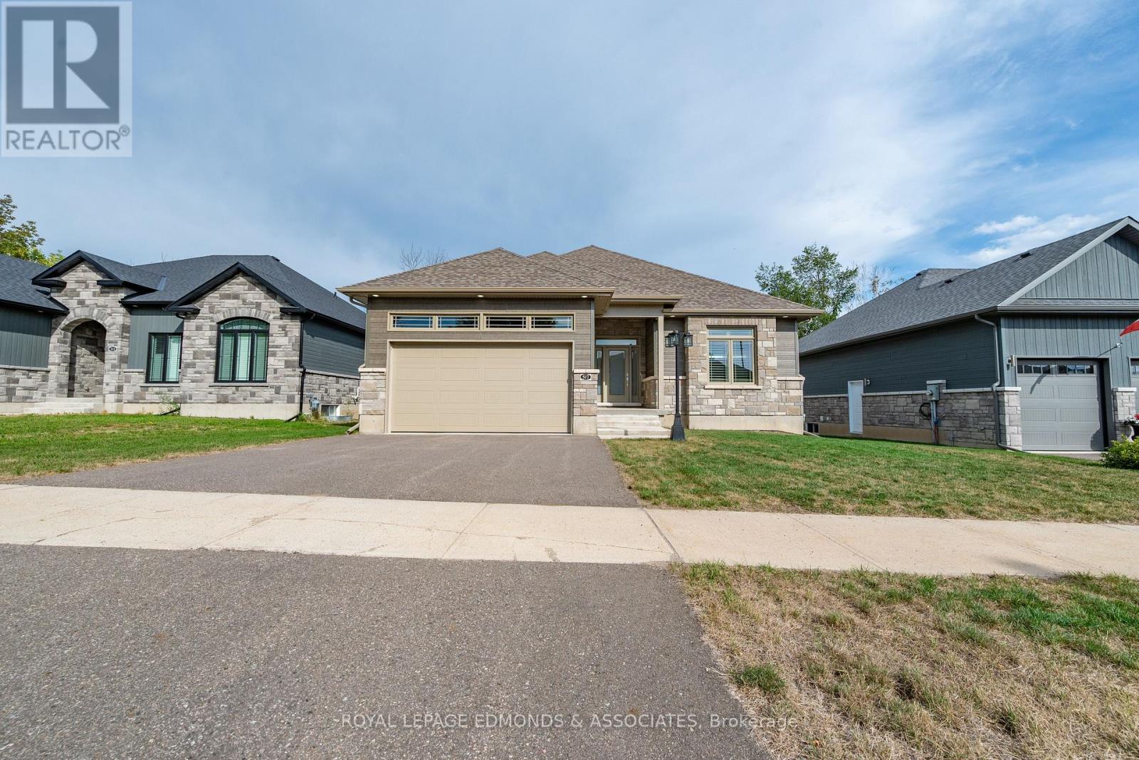 517 SYDENHAM STREET - 2