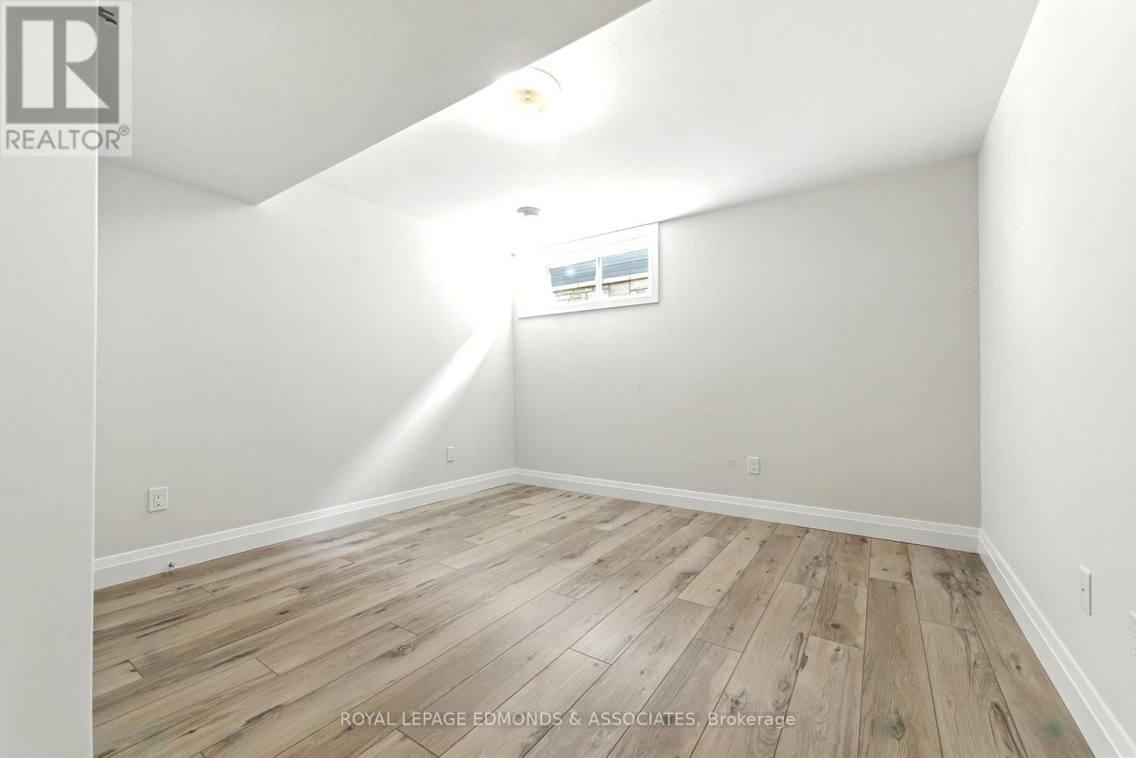 517 SYDENHAM STREET - 42
