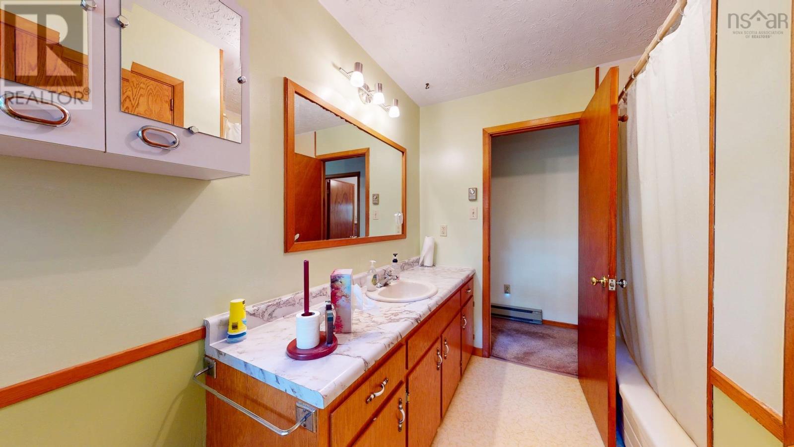 Property 22 of 45 of 82 Highbury Road