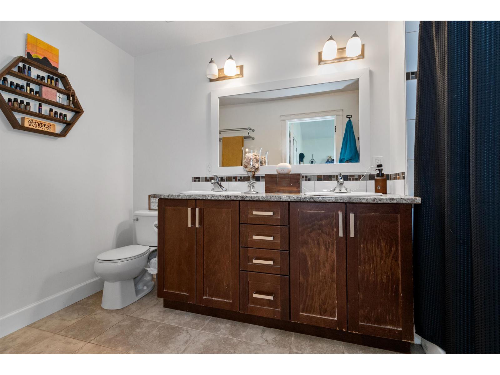 43 45290 SOOWAHLIE CRESCENT, Garrison Crossing, Chilliwack