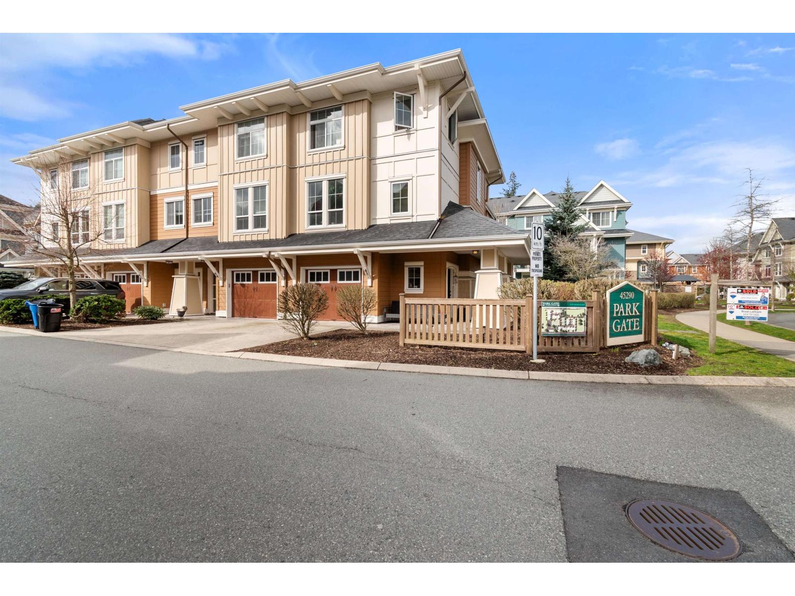 43 45290 SOOWAHLIE CRESCENT, Garrison Crossing, Chilliwack