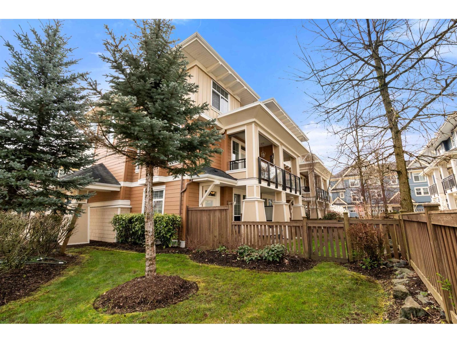 43 45290 SOOWAHLIE CRESCENT, Garrison Crossing, Chilliwack