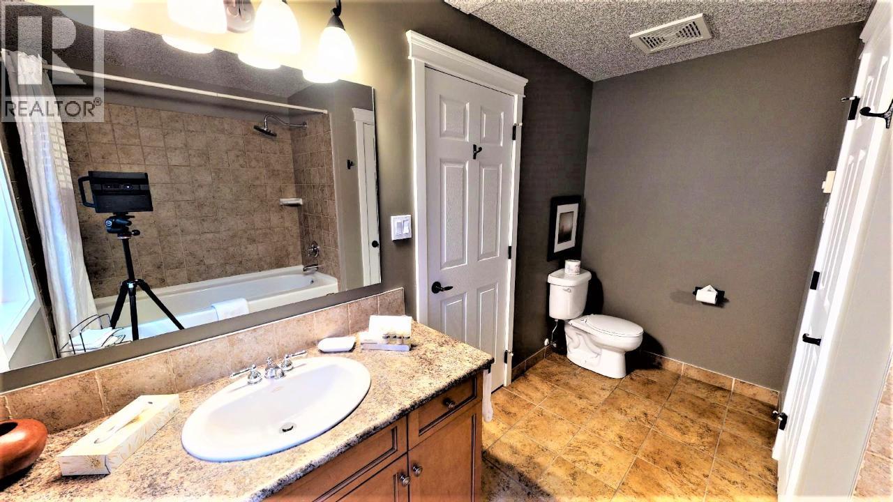 416 D 400 BIGHORN Boulevard, Radium Hot Springs