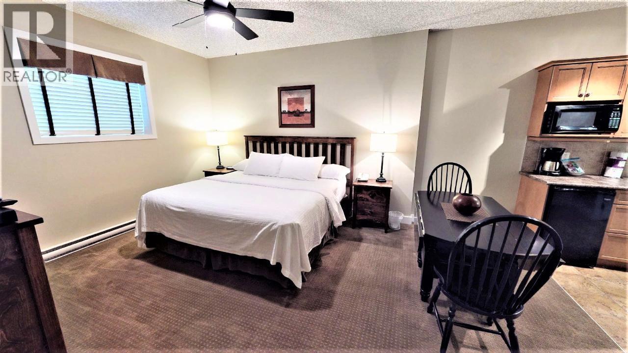 416 D 400 BIGHORN Boulevard, Radium Hot Springs