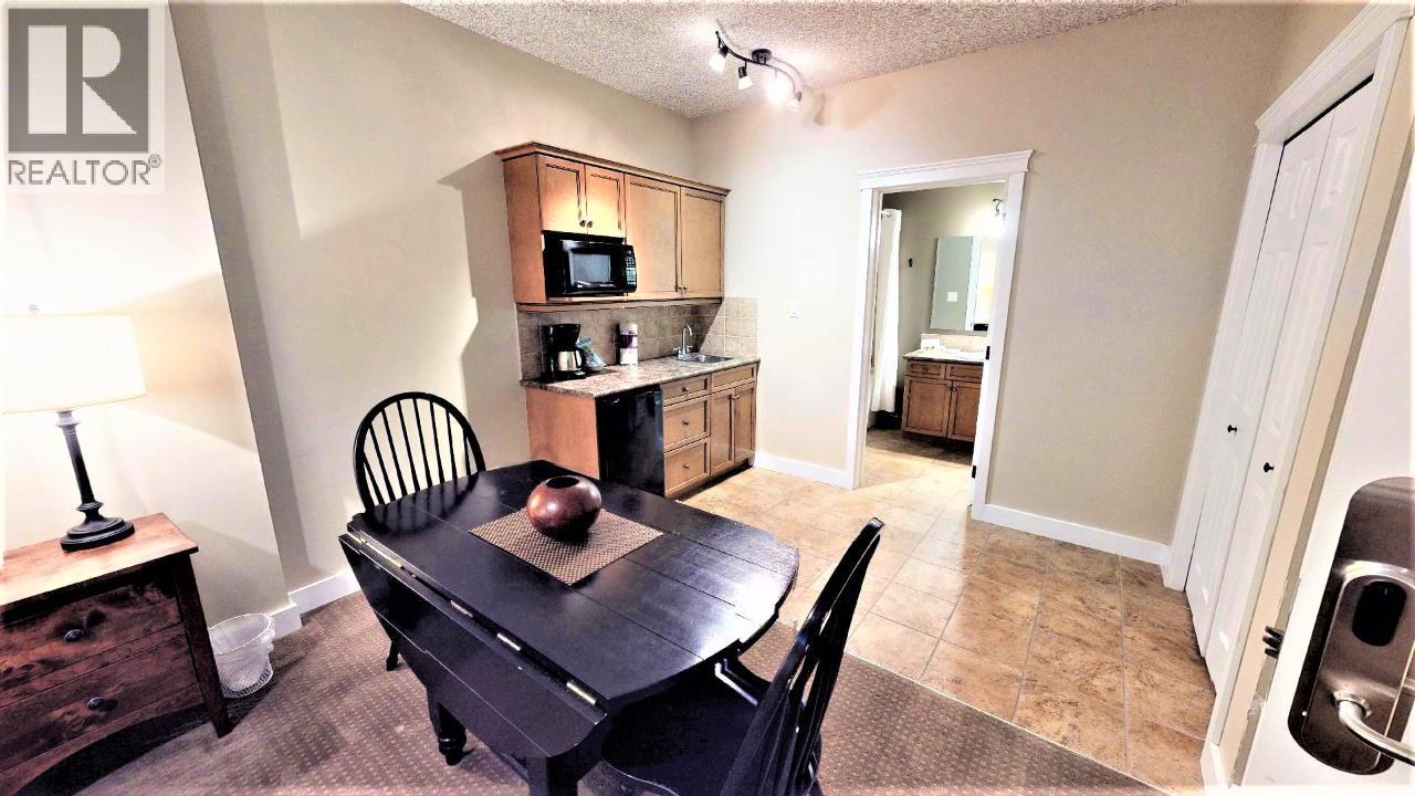 416 D 400 BIGHORN Boulevard, Radium Hot Springs