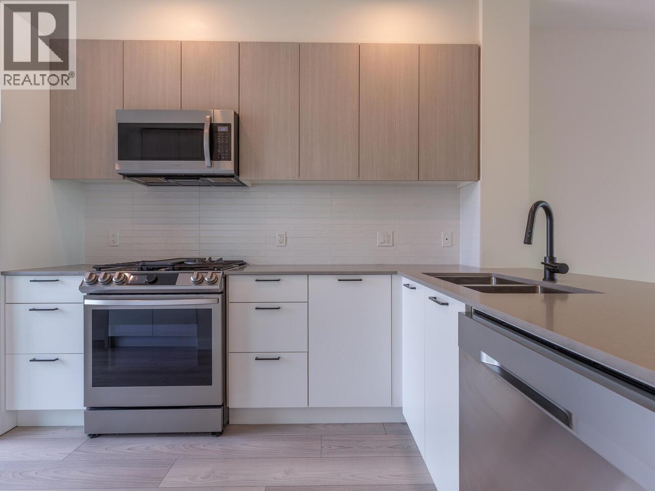 14 488 FURNESS STREET, New Westminster