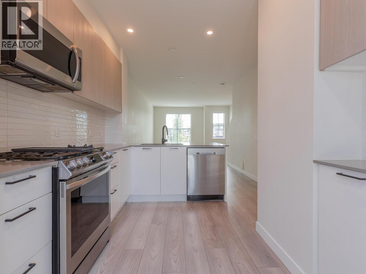 14 488 FURNESS STREET, New Westminster