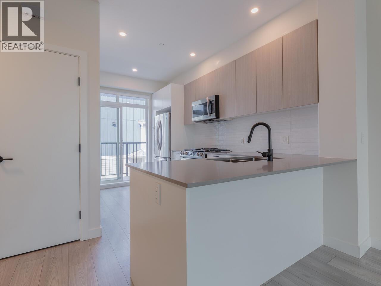 14 488 FURNESS STREET, New Westminster