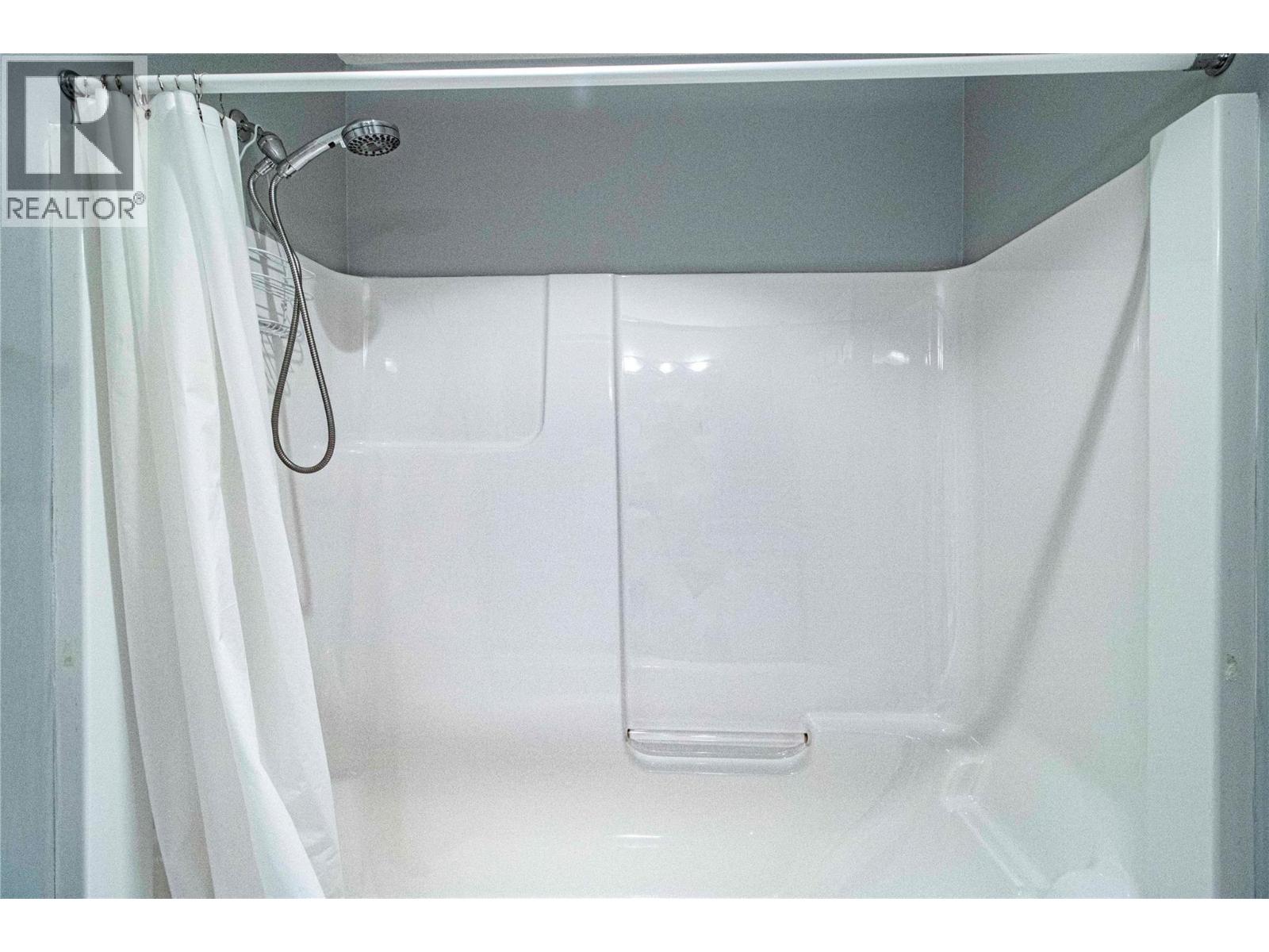 8412 Jubilee Road E Unit# 207, Summerland