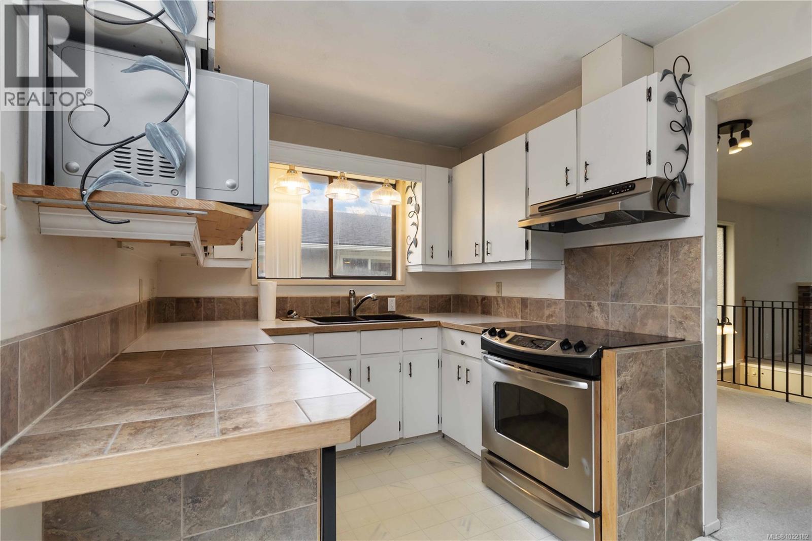 1453 Walnut St, Victoria