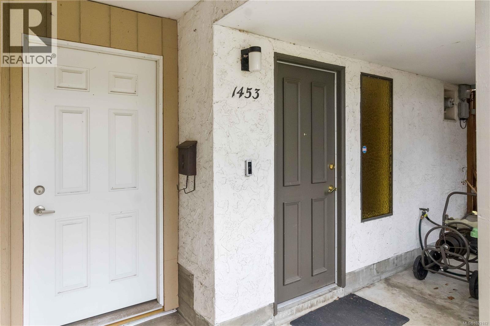 1453 Walnut St, Victoria