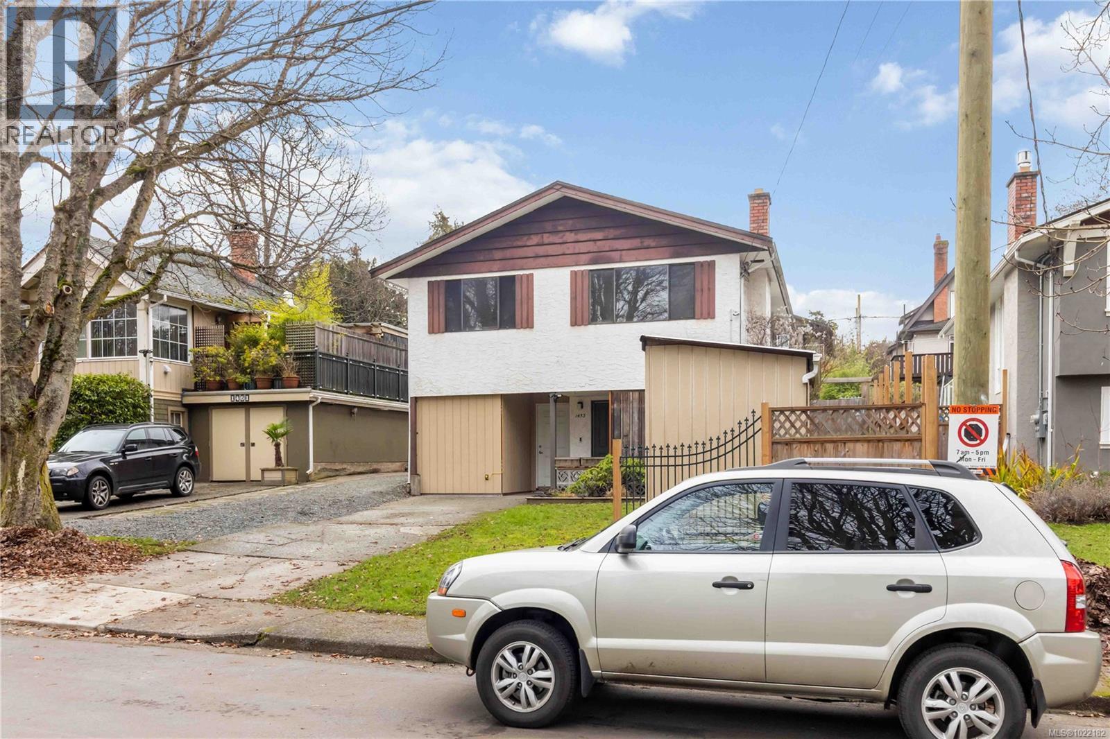 1453 Walnut St, Victoria