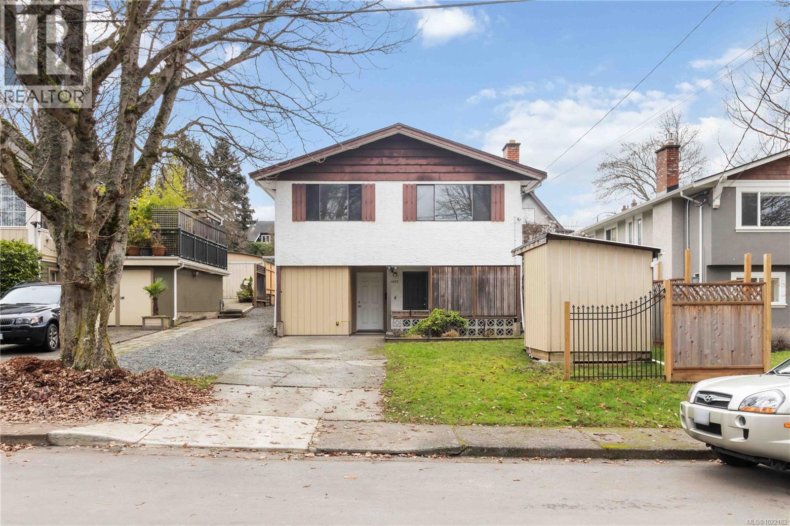 1453 Walnut St, Victoria