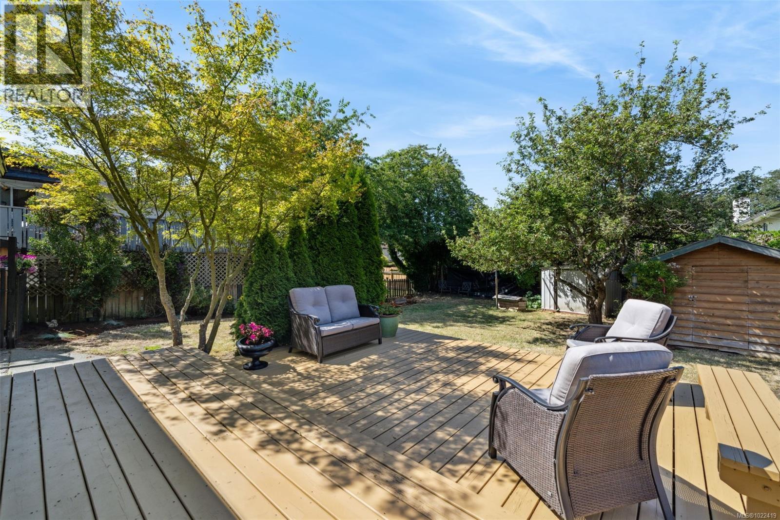 1042 Lodge Ave, Saanich