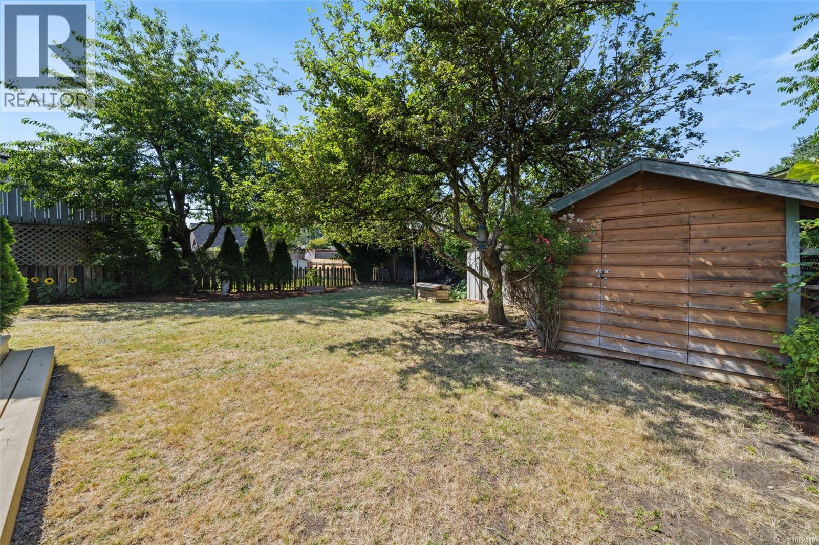 1042 Lodge Ave, Saanich