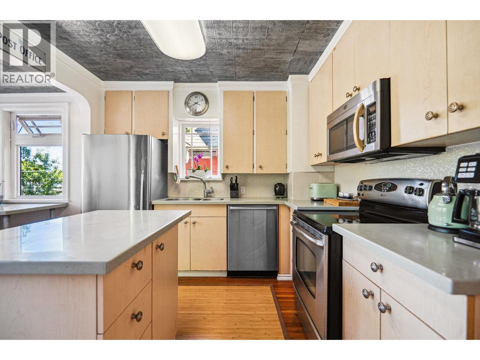 4533 W 8TH AVENUE, Vancouver