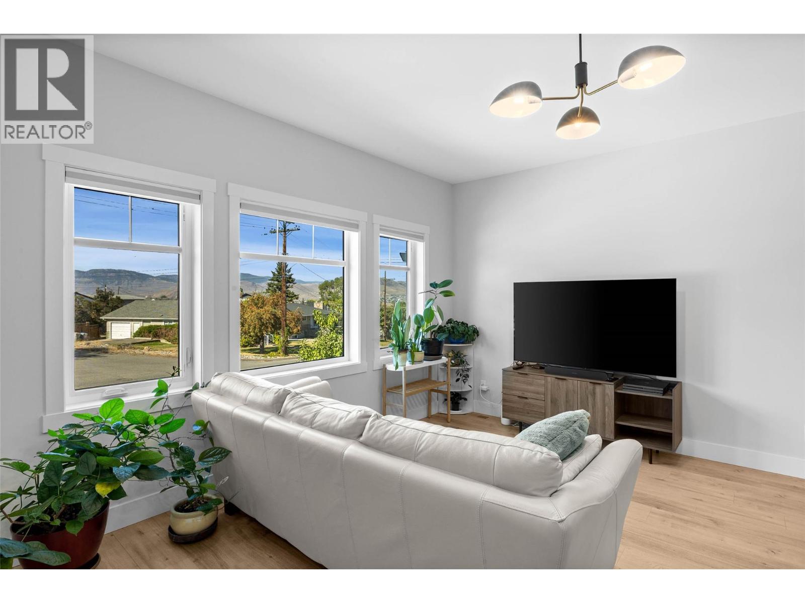 #102 321 CENTRE AVENUE - 7