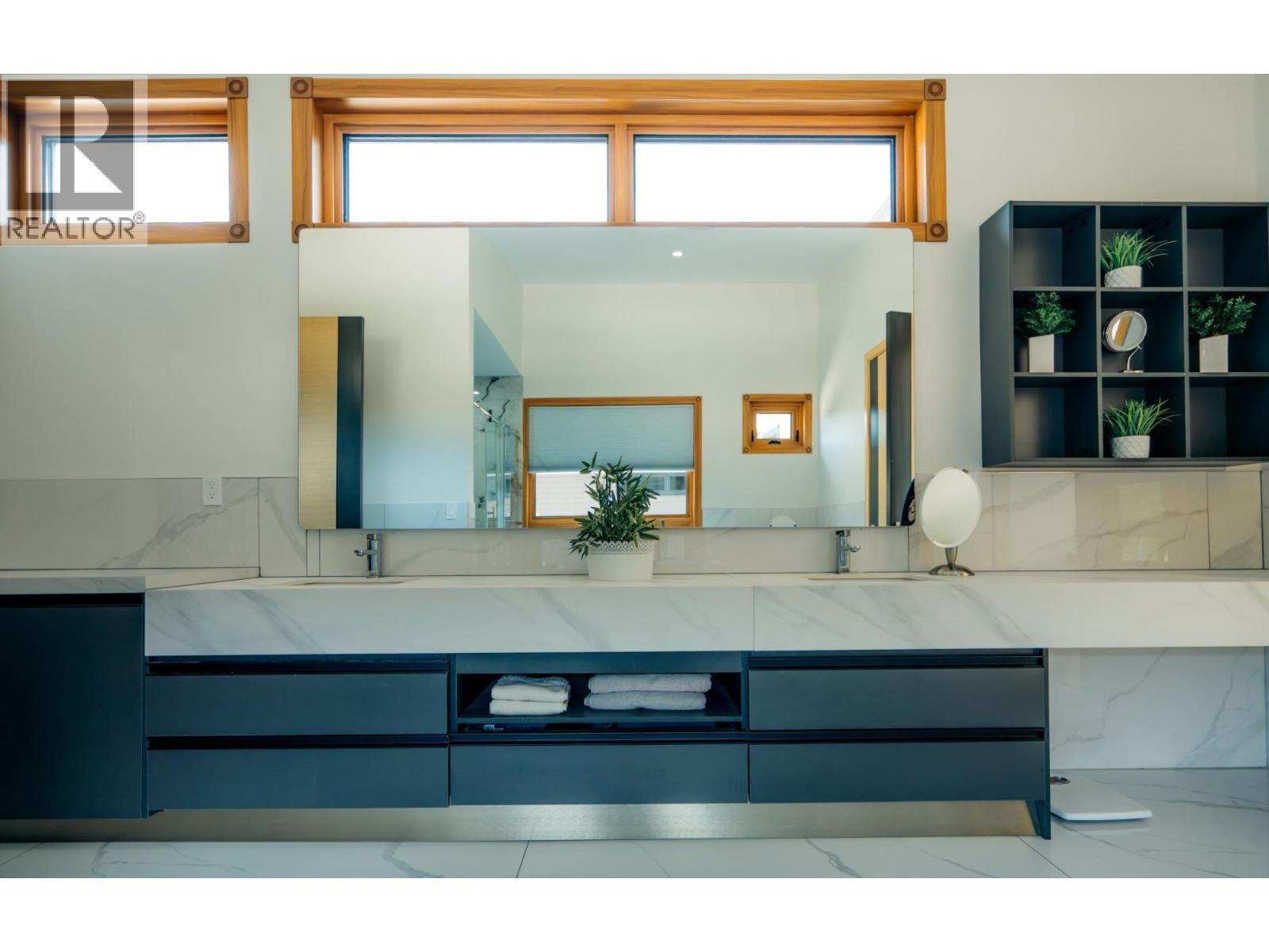  2465 COALCHUTE Road, Grand Forks