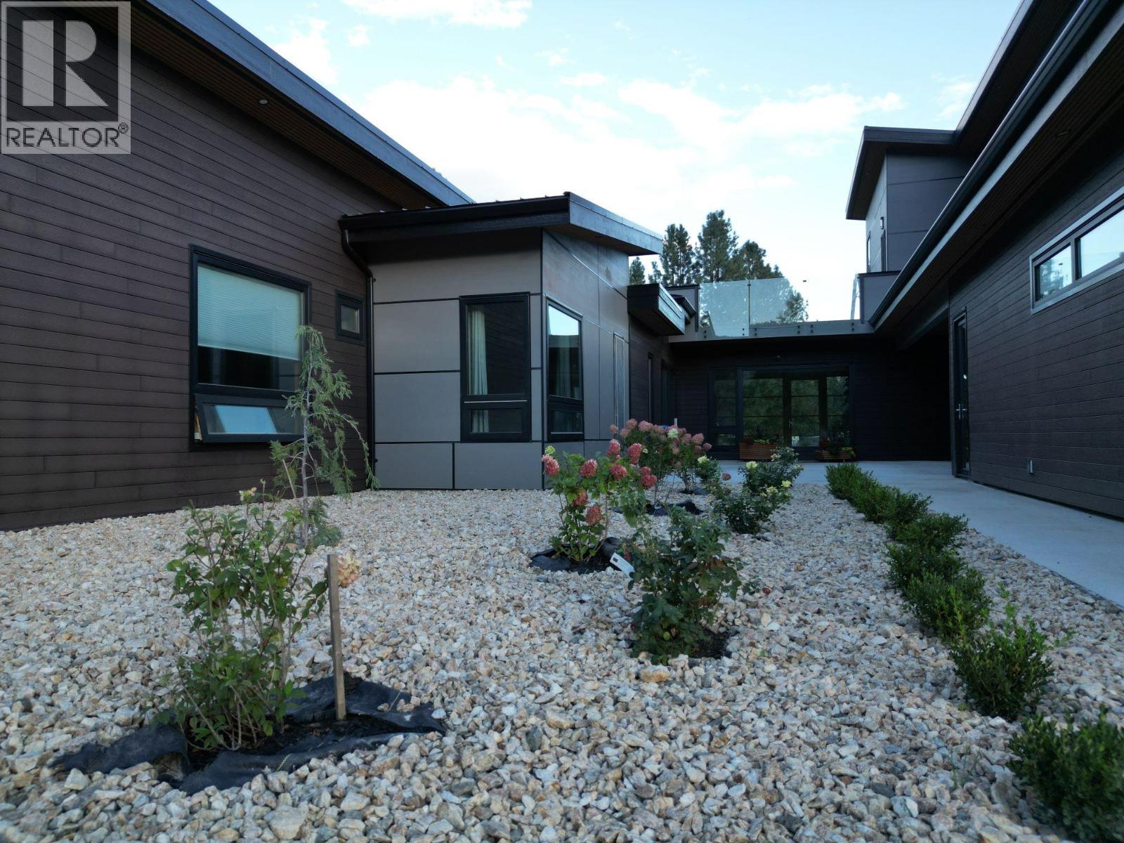  2465 COALCHUTE Road, Grand Forks