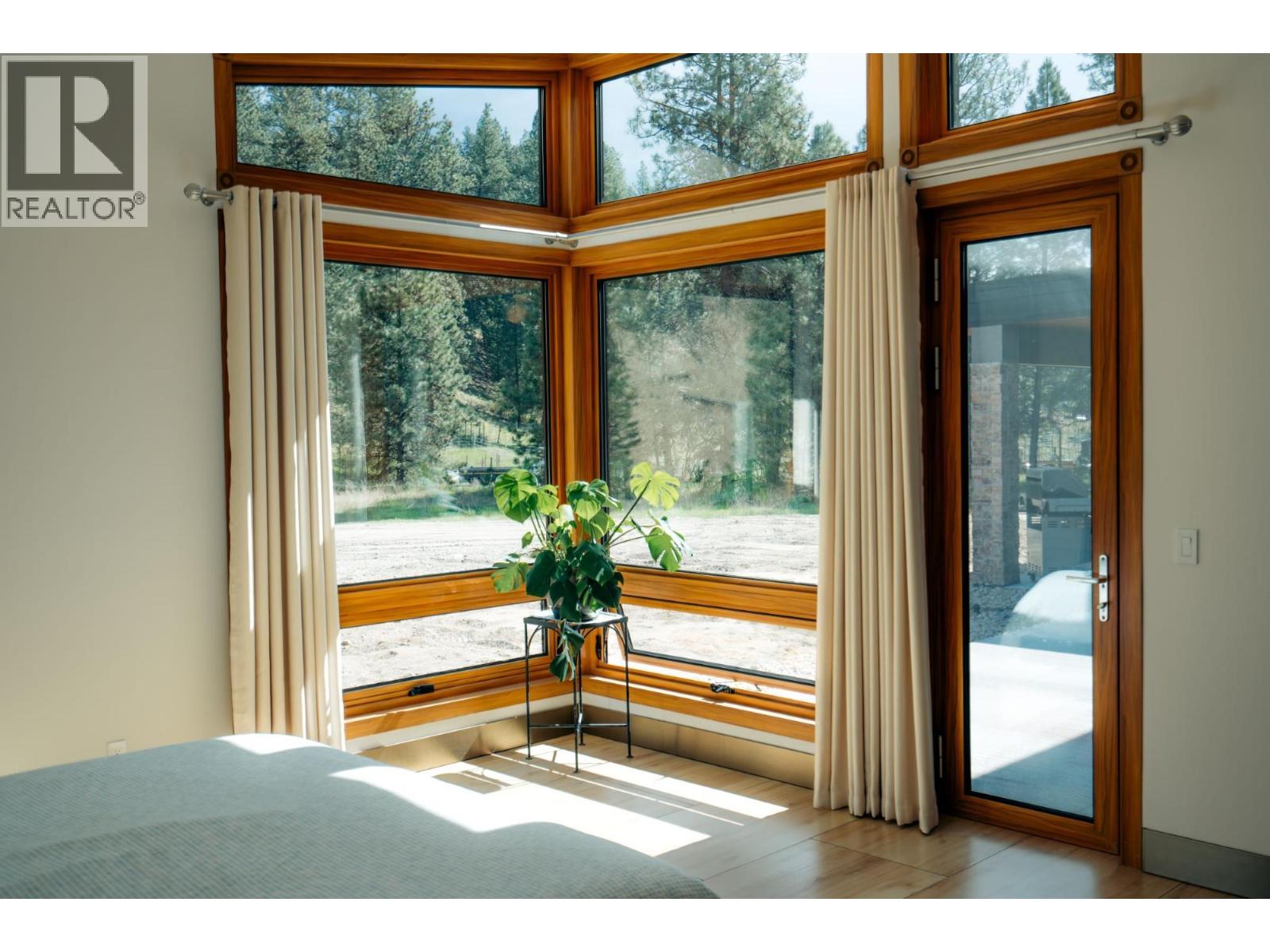  2465 COALCHUTE Road, Grand Forks