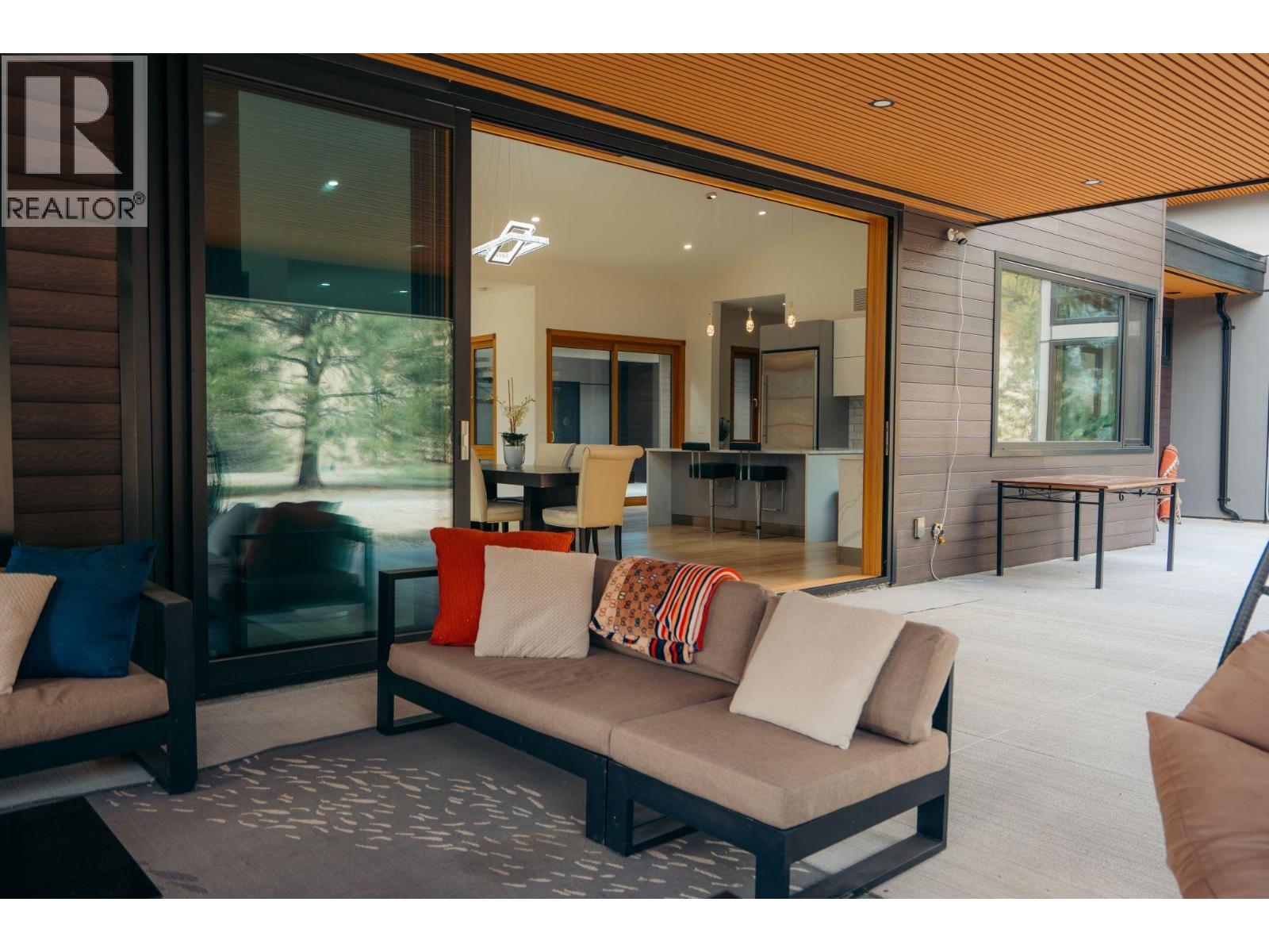  2465 COALCHUTE Road, Grand Forks